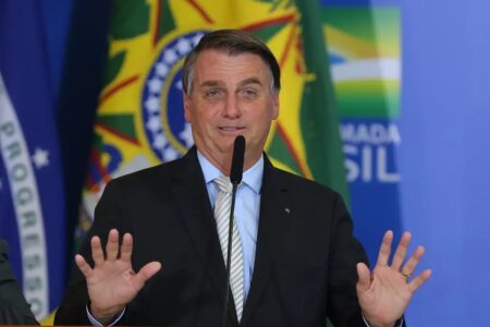Defesa de Bolsonaro se diz estarrecida e indignada com denúncia da PGR Advogados afirmam que ex-presidente nunca compactuou com golpe