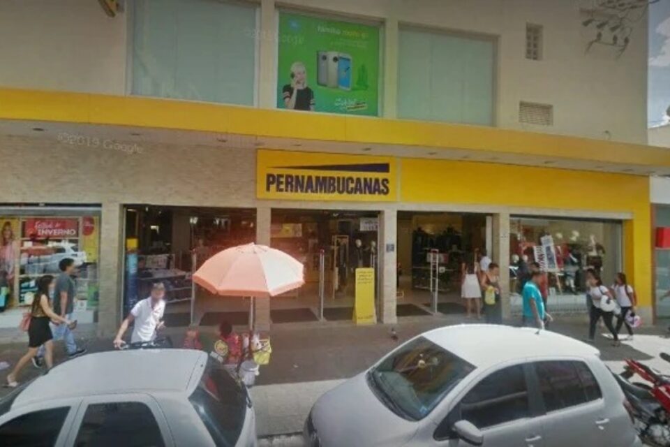 A imagem mostra a entrada de uma das lojas das Casas Pernambucanas