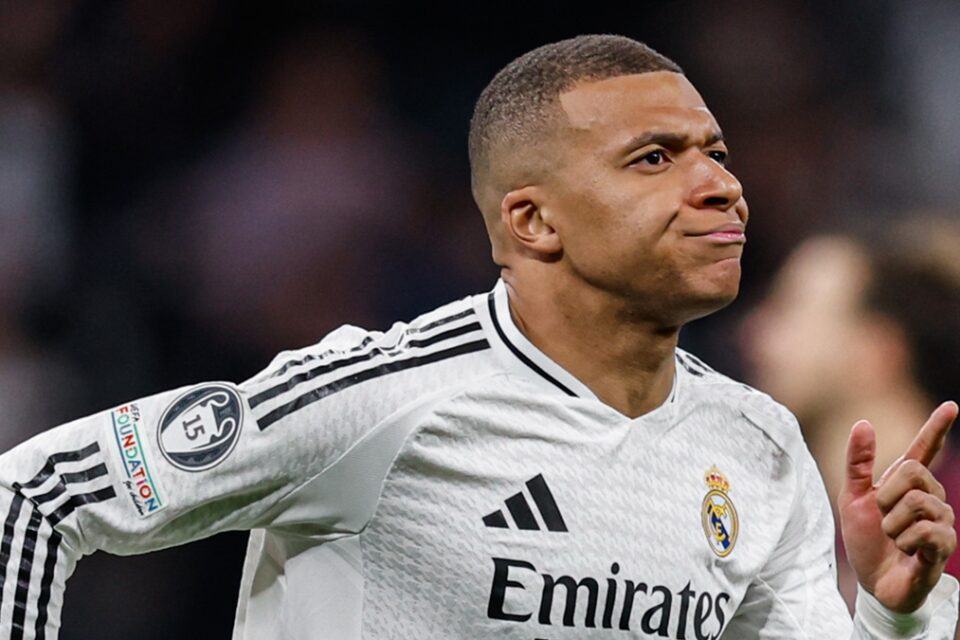 Mbappé comemora gol