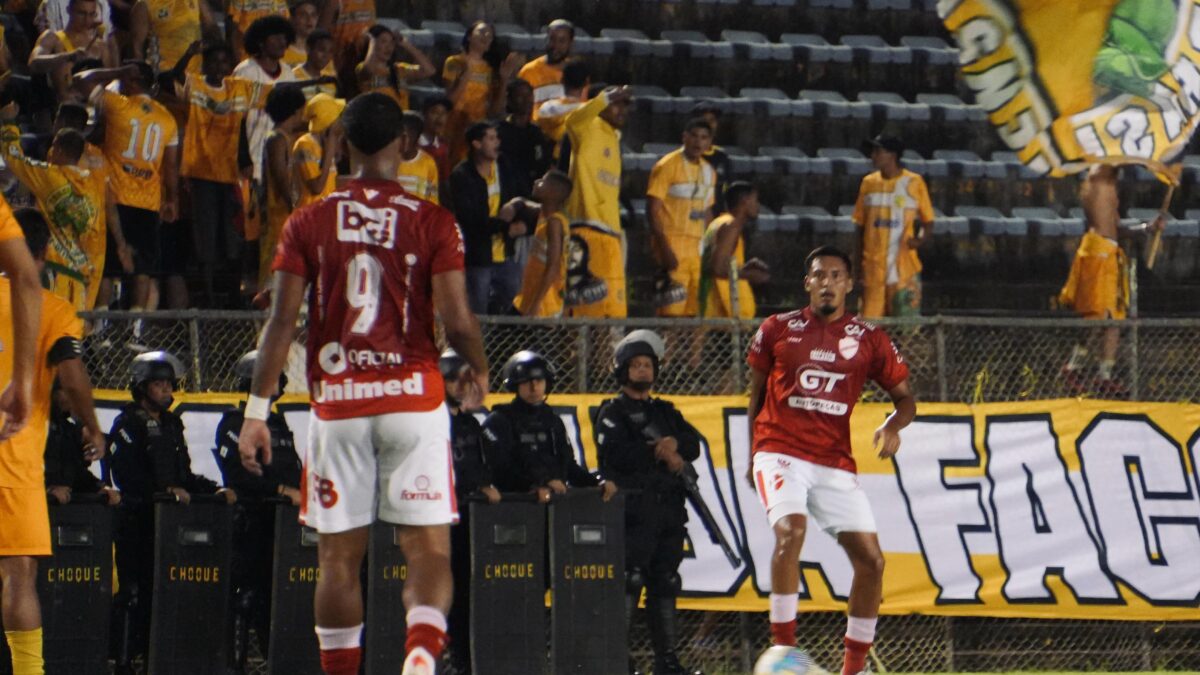 Vila Nova lsai na frente mas leva empate
