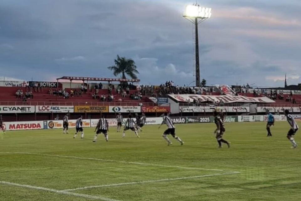 Jogo entre Inhumas e Goiânia no Campeonato Goiano