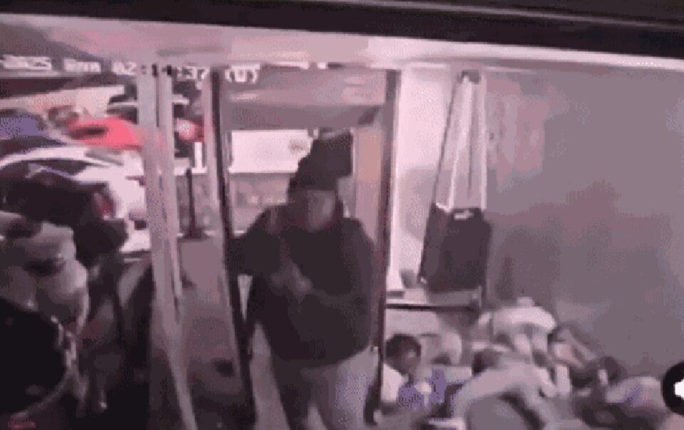 Segurança armado com fuzil abre fogo e evita massacre em boate nos EUA vídeo Homem por trás de ataque a clientes foi ferido e preso
