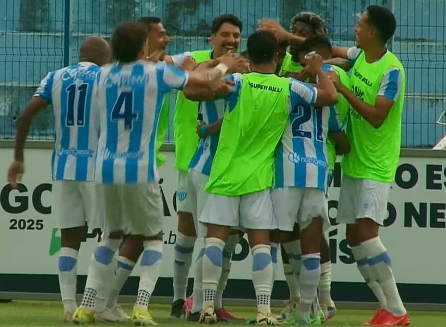 Crac comemora vitória contra o Goianésia
