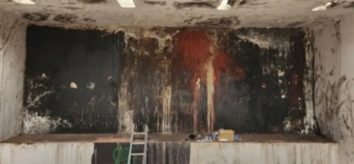 Irrecuperável - Painel de Frei Confaloni na antiga sede da Celg, em Goiânia, após vandalização (Foto: reprodução)