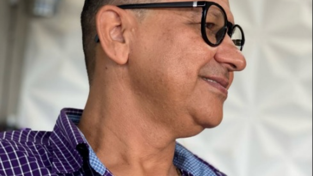 A imagem mostra uma foto do empresário morto em Trindade