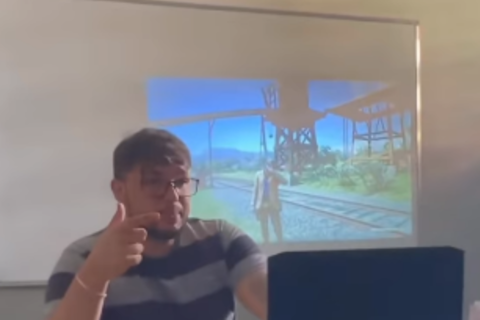 Professor usa jogo em aula para ensinar Revolução Industrial nos Estados Unidos