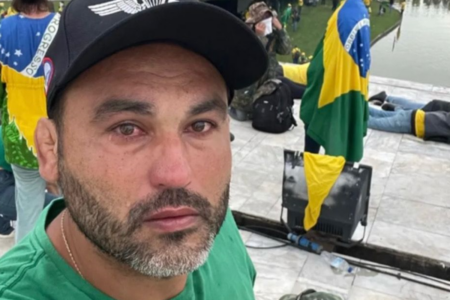 Léo Índio, réu por 8/1, diz que está na Argentina, e Moraes cobra explicações