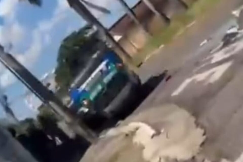 Acidente envolvendo viatura da Polícia Militar deixa uma vítima ferida em Goiânia