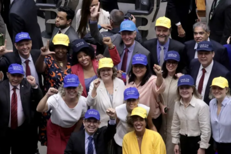 Guerra de bonés movimentou início do ano legislativo (Foto: Câmara dos Deputados)