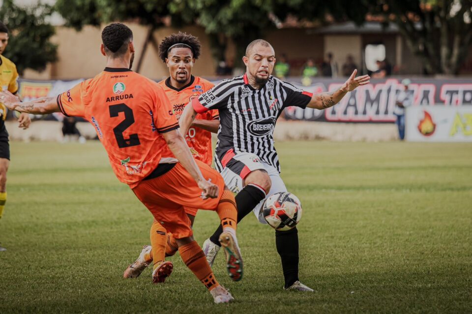 Anápolis vence Abecat e assume a vice liderança da competição