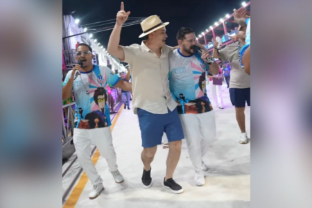 Prefeito de Vitória Lorenzo Pazolini no desfile das escolas de samba (Foto: Reprodução/Instagram)