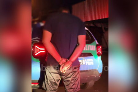 Homem é preso após esfaquear mulher por suposta fofoca (Foto: Reprodução PMGO)