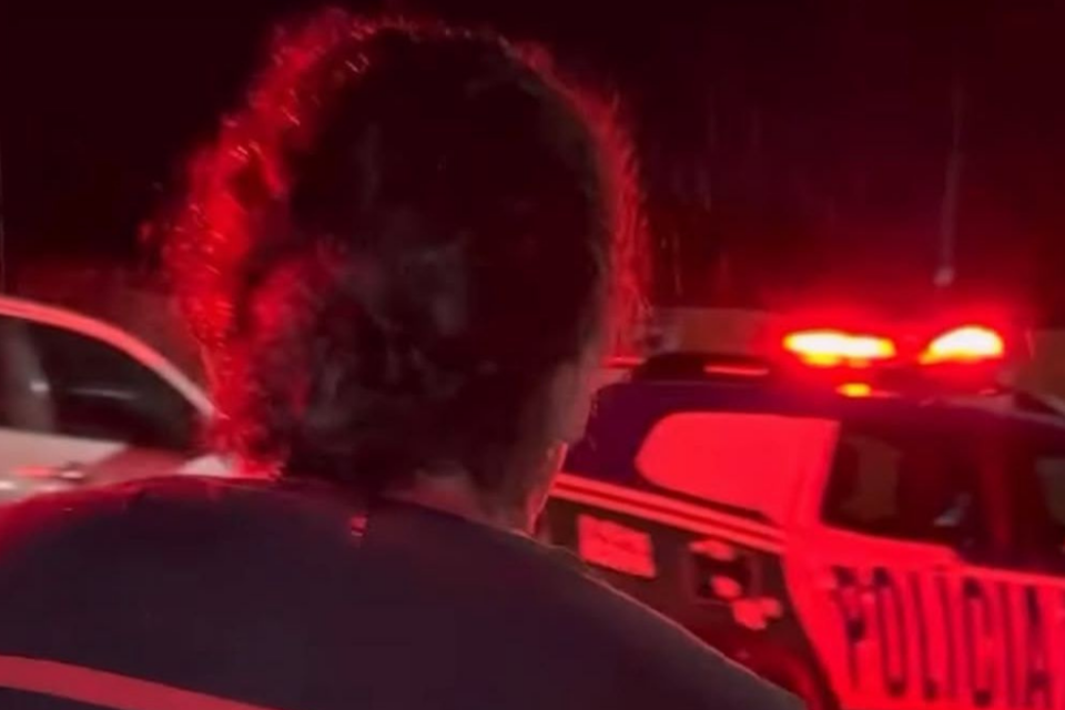 Mulher é presa suspeita de matar o marido com uma facada no peito em Jaraguá