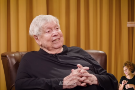 Boni chama BBB de 'besteirol' e diz que telespectador deveria ser poupado de ver reality