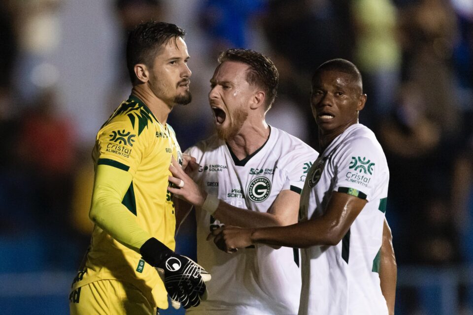 Tadeu, goleiro do Goiás