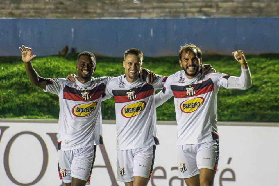 De virada Anápolis vence Inhumas