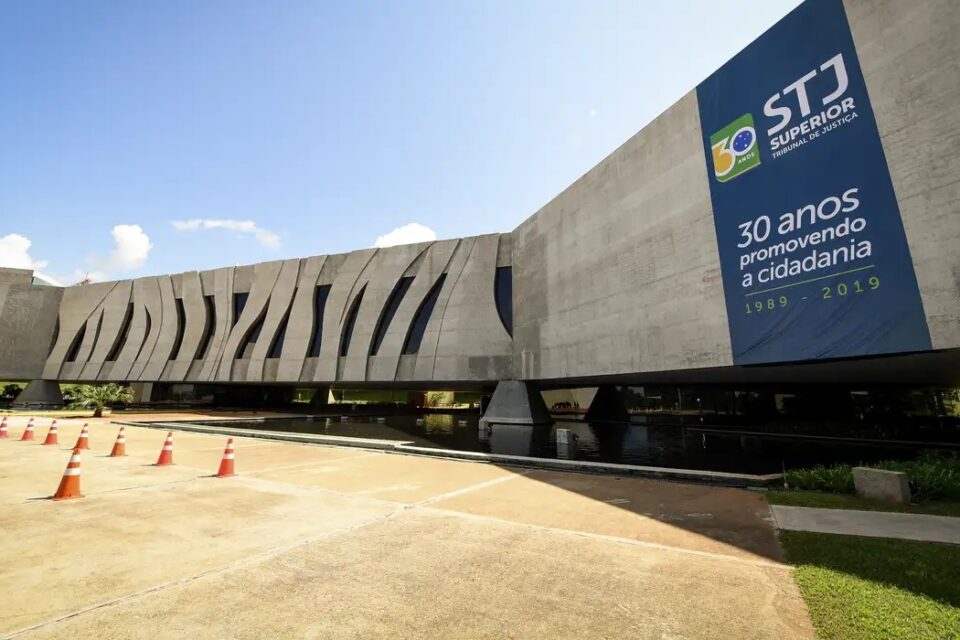 STJ decide que brancos não podem ser vítimas de racismo Entendimento foi firmado durante julgamento de um caso ocorrido em Alagoas