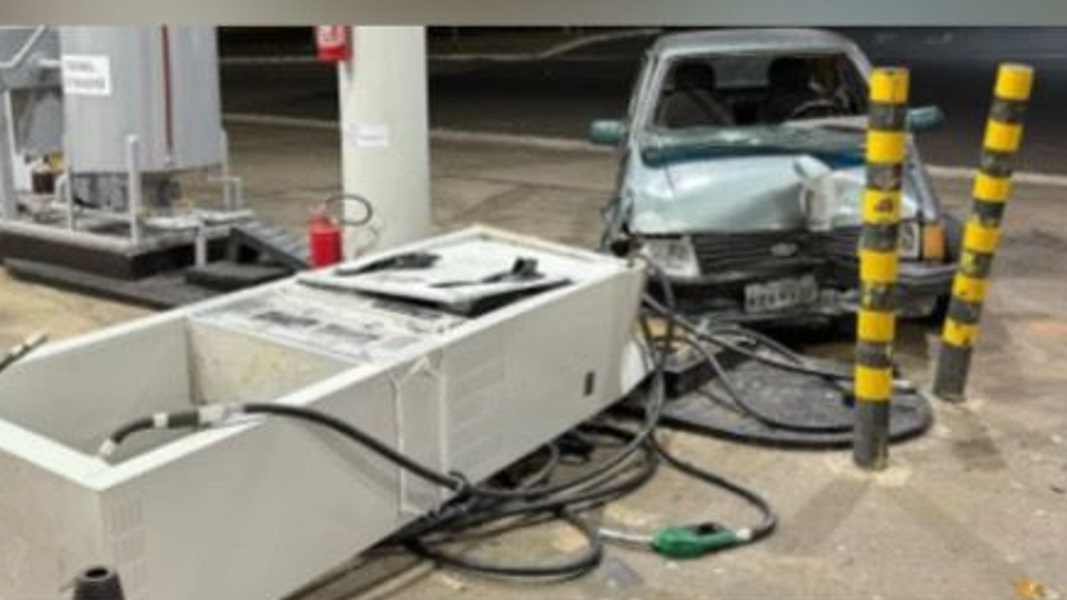 Motorista passa mal e atinge bomba de posto de combustível (Foto: Reprodução)