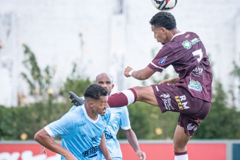 Jogo entre Inhumas e Crac pelo Goianão.