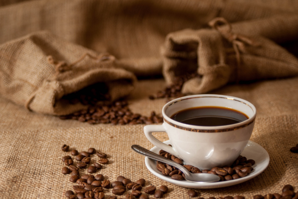 Café moído ou em cápsulas? Saiba qual é a versão mais saudável da bebida Especialistas explicam diferenças entre preparo e apontam cuidados