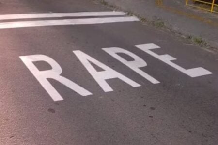 RAPE: erro em pintura de sinalização de trânsito vira piada em Minas Gerais Caso aconteceu em Divinópolis; veja o que a prefeitura disse