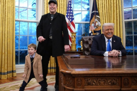 Trump, Musk e o pequeno X, filho do milionário dono da Tesla (Foto: Divulgação)