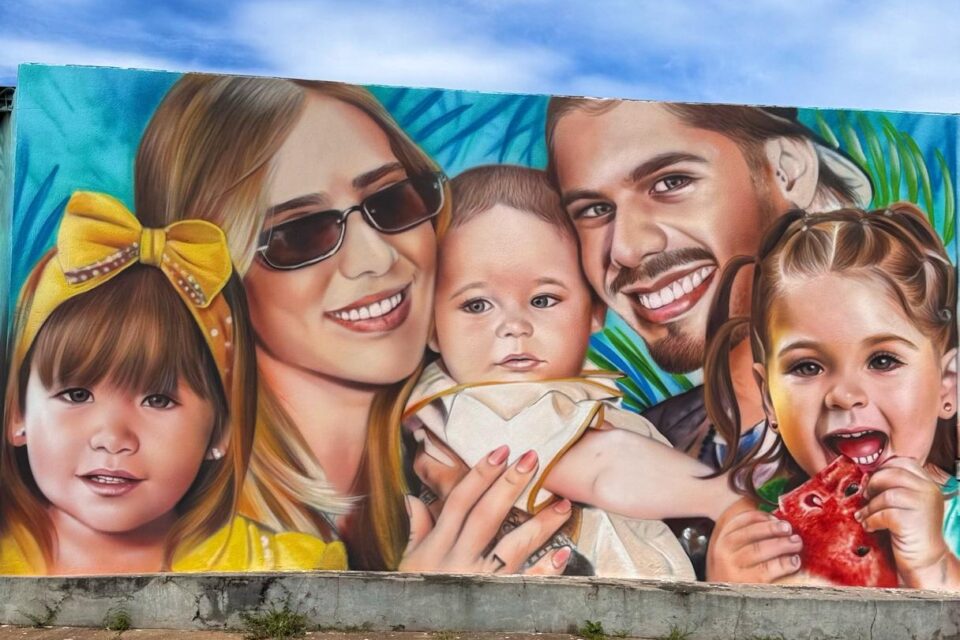 Mural em Trindade homenageia Virginia Fonseca, Zé Felipe e filhos