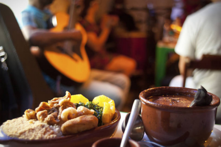 Feijoada com samba agita o final de semana em Goiânia