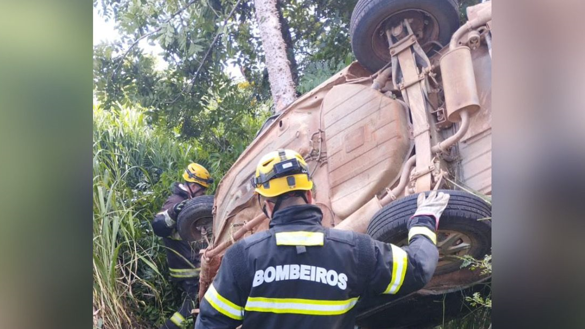A vítima foi encontrada presa às ferragens (Foto: Divulgação)