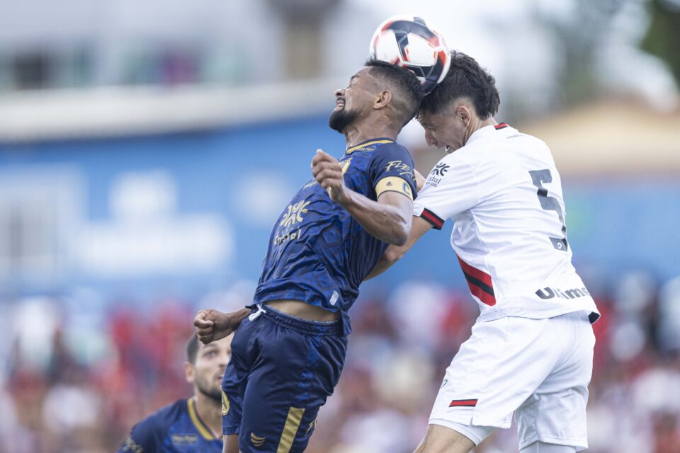 Aparecidense vence Atlético GO
