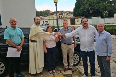 Entidades filantrópicas da cidade de Goiás recebem veículos do TRE-GO