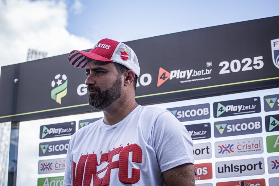 Rafael Lacerda em jogo do Vila Nova