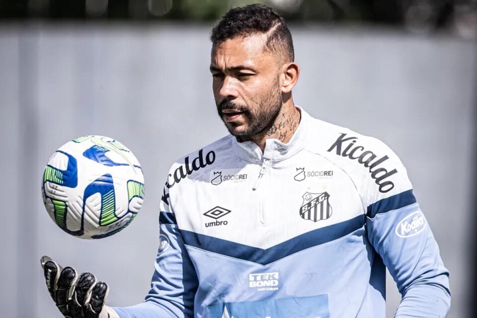 Vladimir chega para birgar pela titularidade do gol no Atlético Goianiense