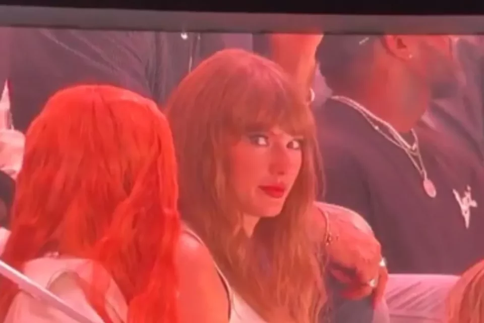 Taylor Swift é vaiada no Super Bowl e recebe deboche de Donald Trump: 'Noite difícil'