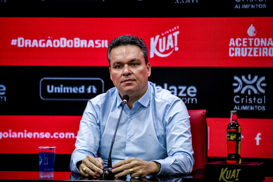 Adson deu sua opinião sobre pênalti no clássico