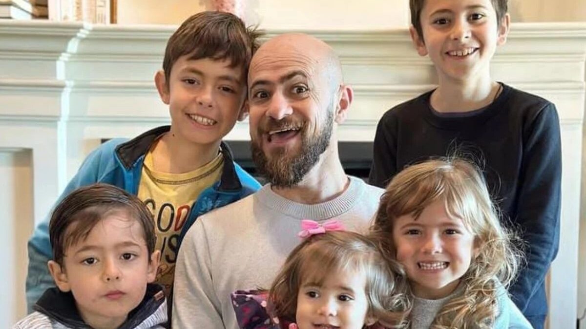 Influencer católico Tiba Camargos é intubado após bater cabeça ao mergulhar "Estou vivendo sustentada pelas orações", disse a esposa