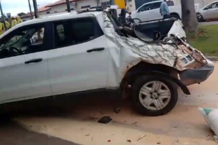 Gilmar do União, 66 anos, sofreu apenas escoriações Caminhão desgovernado atinge carro de prefeito de São Miguel do Passa Quatro