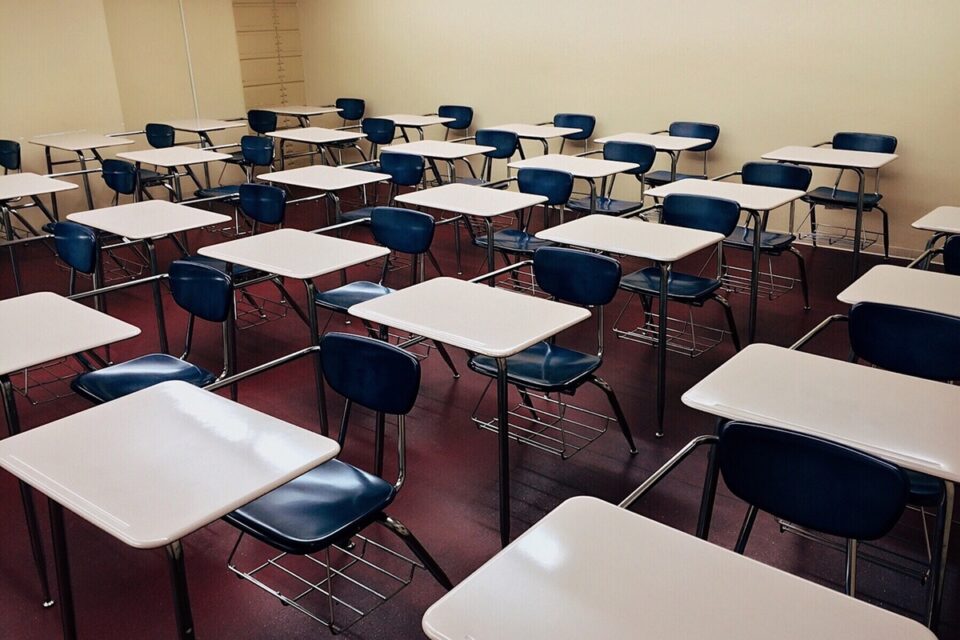 Câmara dos Deputados aprova punição para escolas que recusem matrículas de alunos