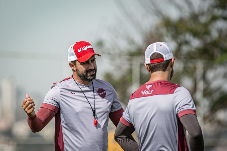 Rafael Lacerda em treino do Vila Nova