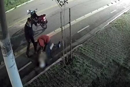 Idosa não consegue tirar aliança e ladrão morde seu dedo em SP; vídeo Vítima foi espancada e teve fraturas