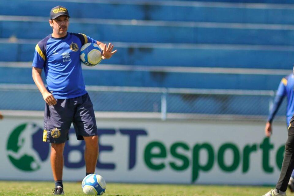 Lúcio Flávio retorna ao comando da Aparecidense