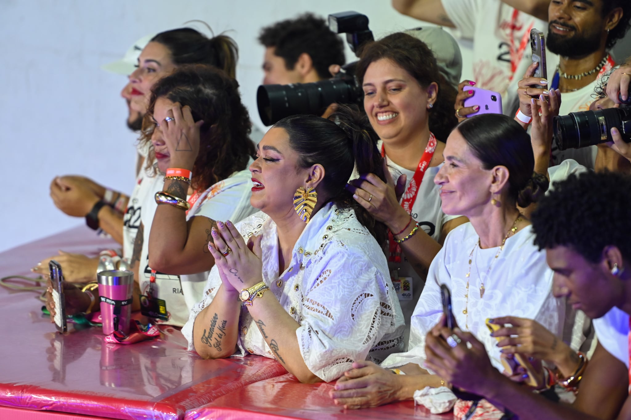 Preta Gil na varanda do Expresso durante a passagem de Ivete no Circuito Barra Ondina em Salvador (Foto: Agnews)