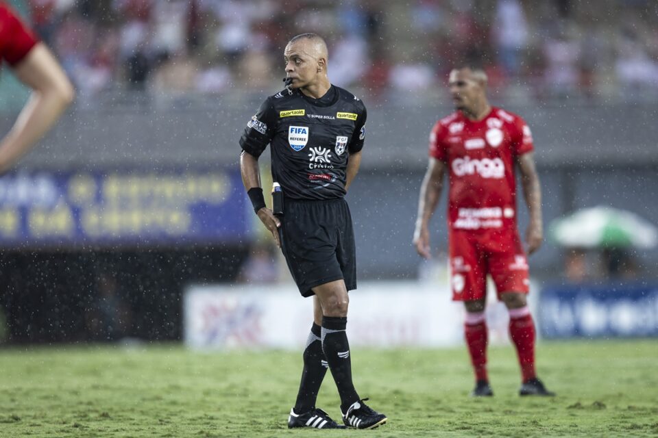 Wilton Pereira Sampaio irá apitar a final do Goianão 2025
