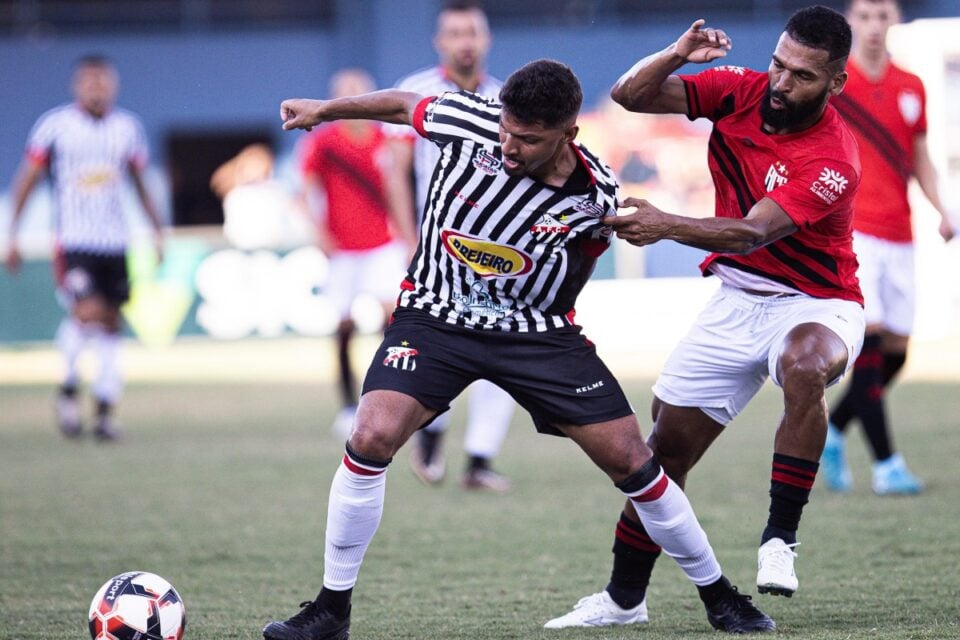 Jogo entre Atlético Goianiense e Anápolis no Goianão