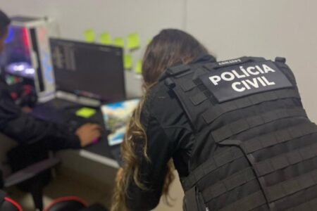 Jovens são presos pela venda de diplomas e CNHs em Morrinhos Policiais apreenderam documentos, celulares, computadores e um carro