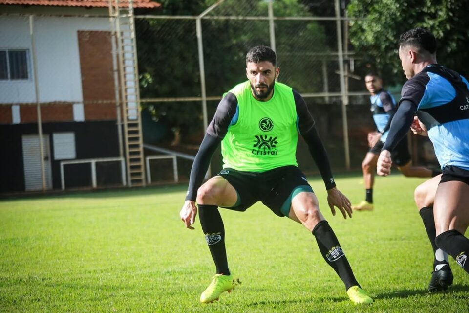 Rafael Goiano em treinamento pelo Goiânia