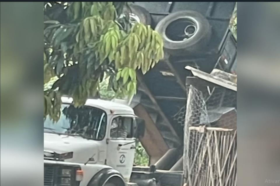 Prefeito registra descarte irregular realizado pela Saneago (Foto: Reprodução)