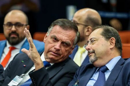 Além de Bolsonaro, quem são os outros 7 julgados pelo STF após denúncia Deputado federal Alexandre Ramagem Ao vivo: Acompanhe o julgamento de Bolsonaro no STF Ministros vão definir se denunciados viram réus por trama golpista