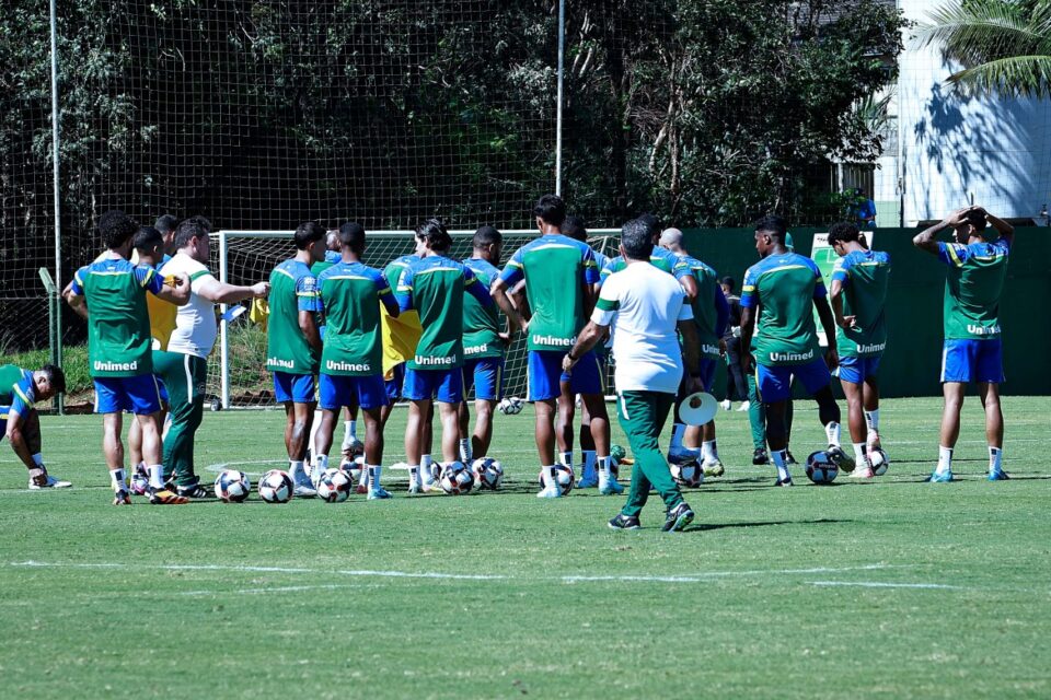 Jogadores do Goiás durante atividade