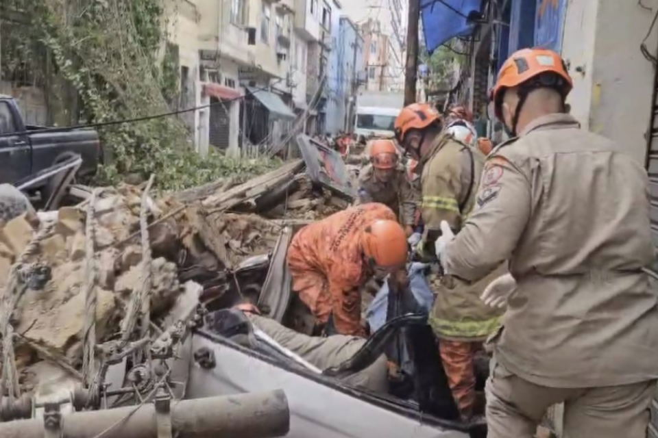 Casarão que desabou no Rio de Janeiro (Foto: Corpo de Bombeiros do RJ)